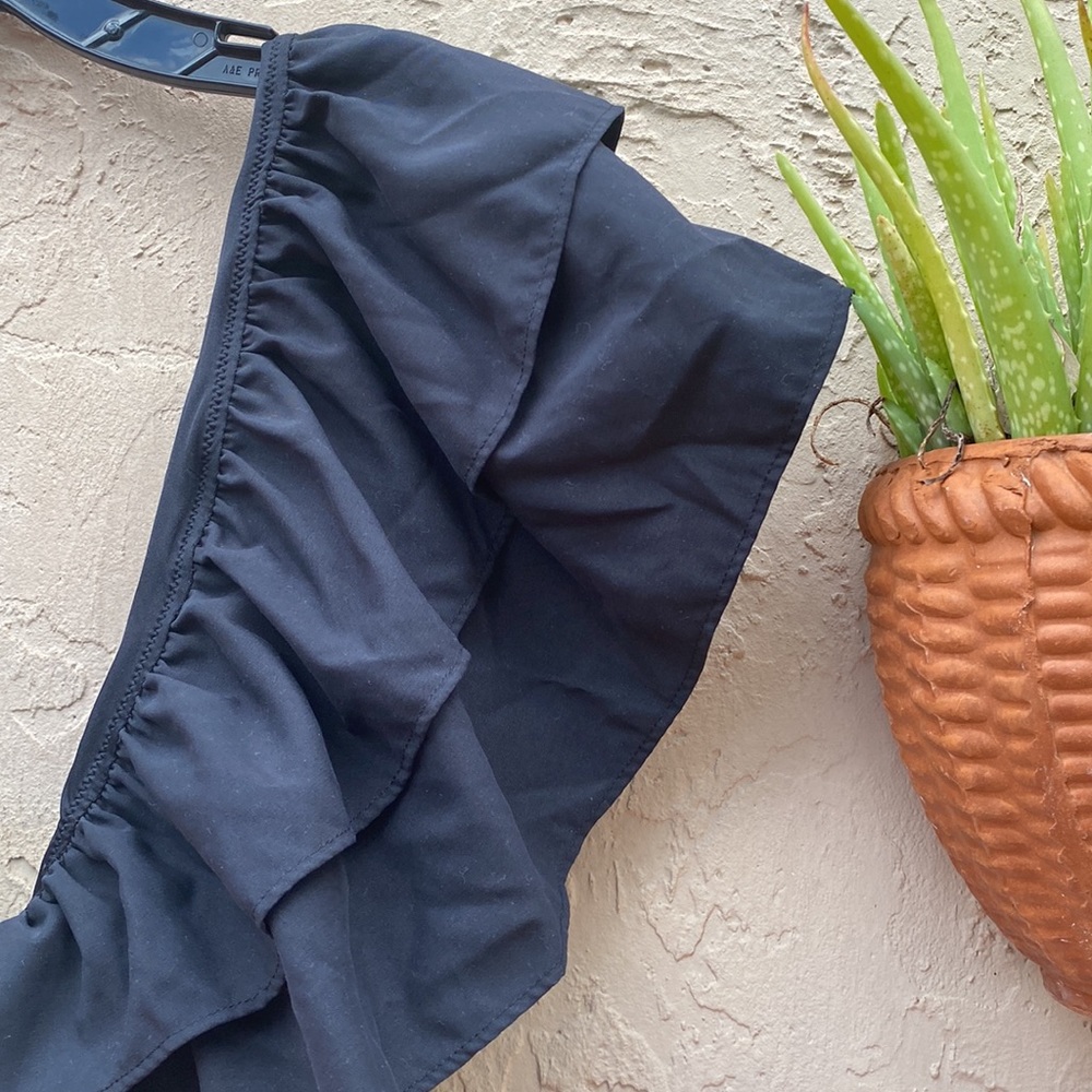 Zara Sleeveless V-Neck Ruffled Swimsuit - M - Picture 4 of 12